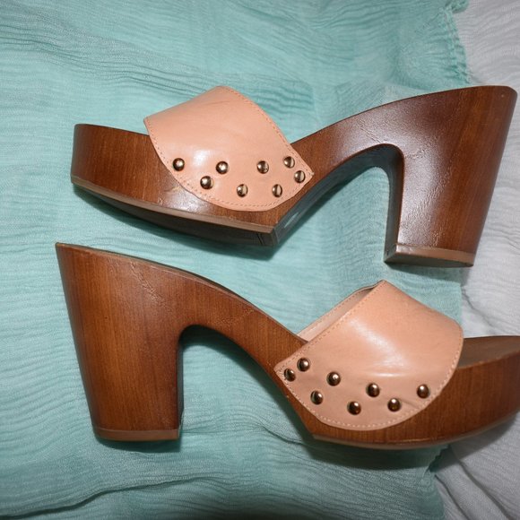 Jessica Simpson Platform Sandal - Picture 3 of 3